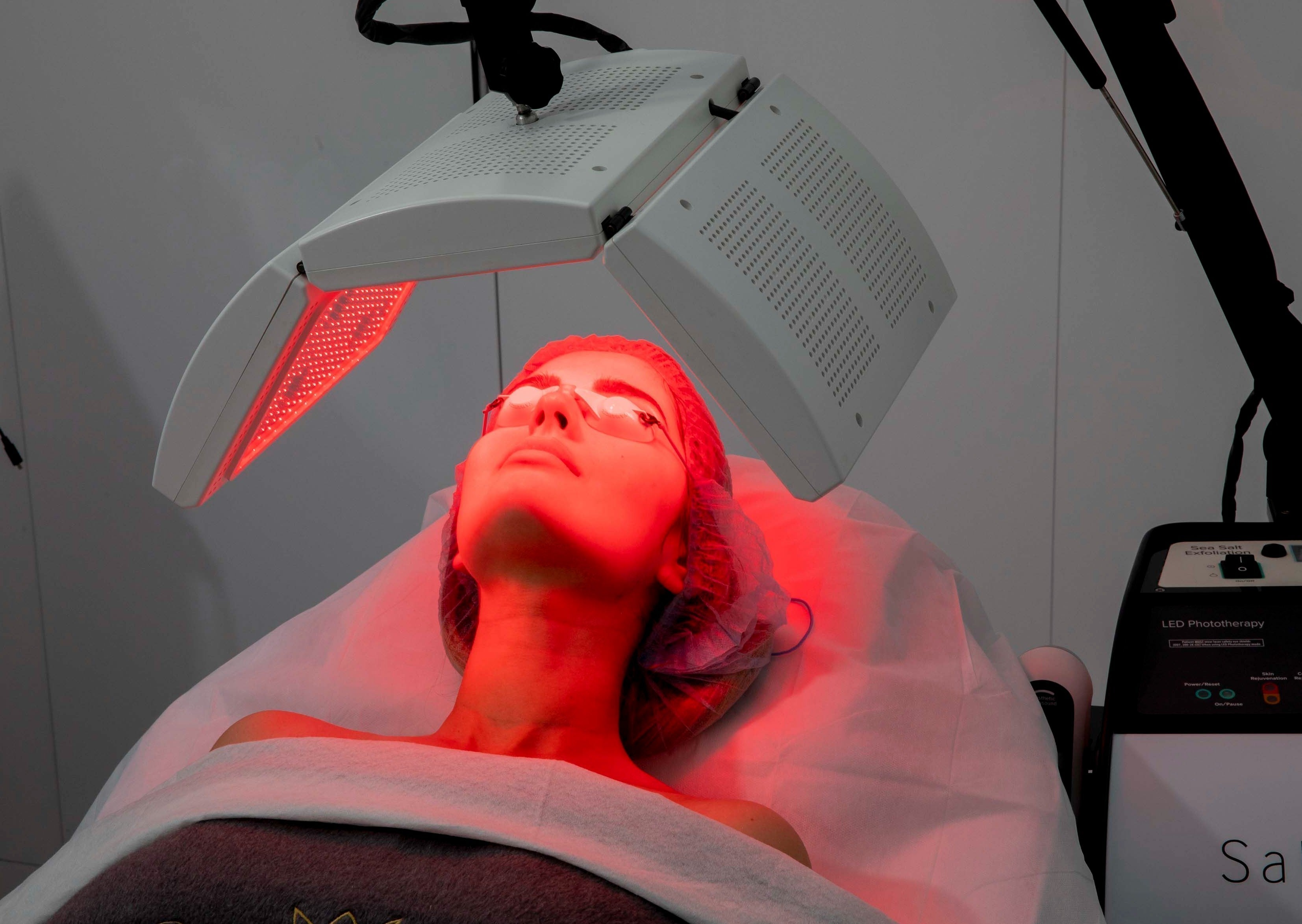 LED Light Therapy Skin Rejuvenation course of 10 (save €251)